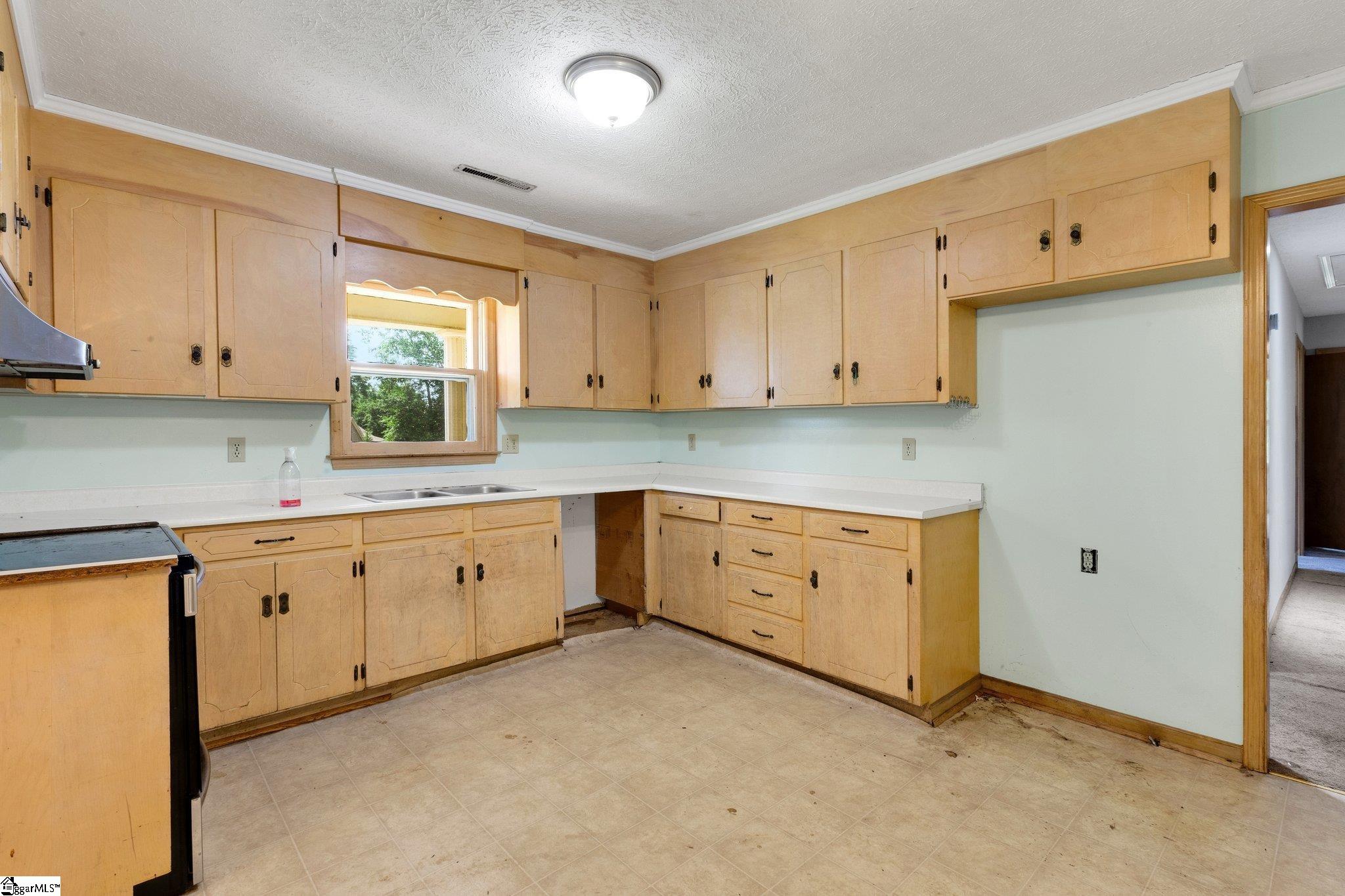 1527 Jonesville Road Simpsonville, SC 29681 - Photo 5 of 12 Gallery Image 5