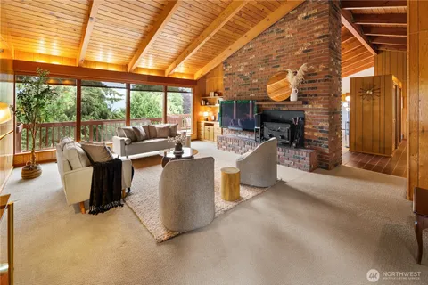 $1,100,000 | 22516 100th Place Southwest, Vashon, WA 98070