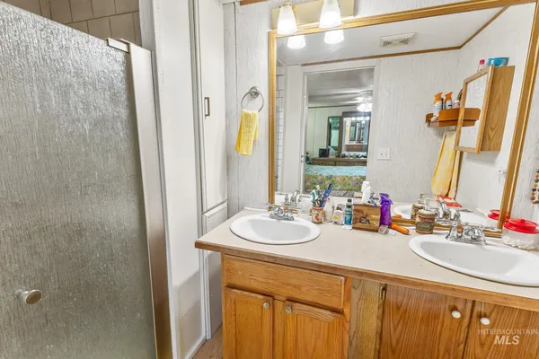 $99,900 | 1401 North Midland Boulevard, Unit 9, Nampa, ID 83651