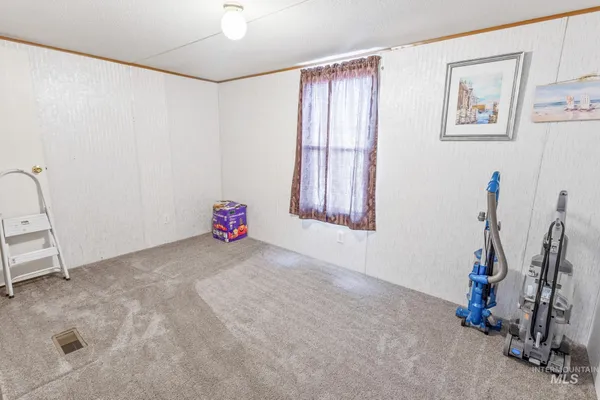 $99,900 | 1401 North Midland Boulevard, Unit 9, Nampa, ID 83651