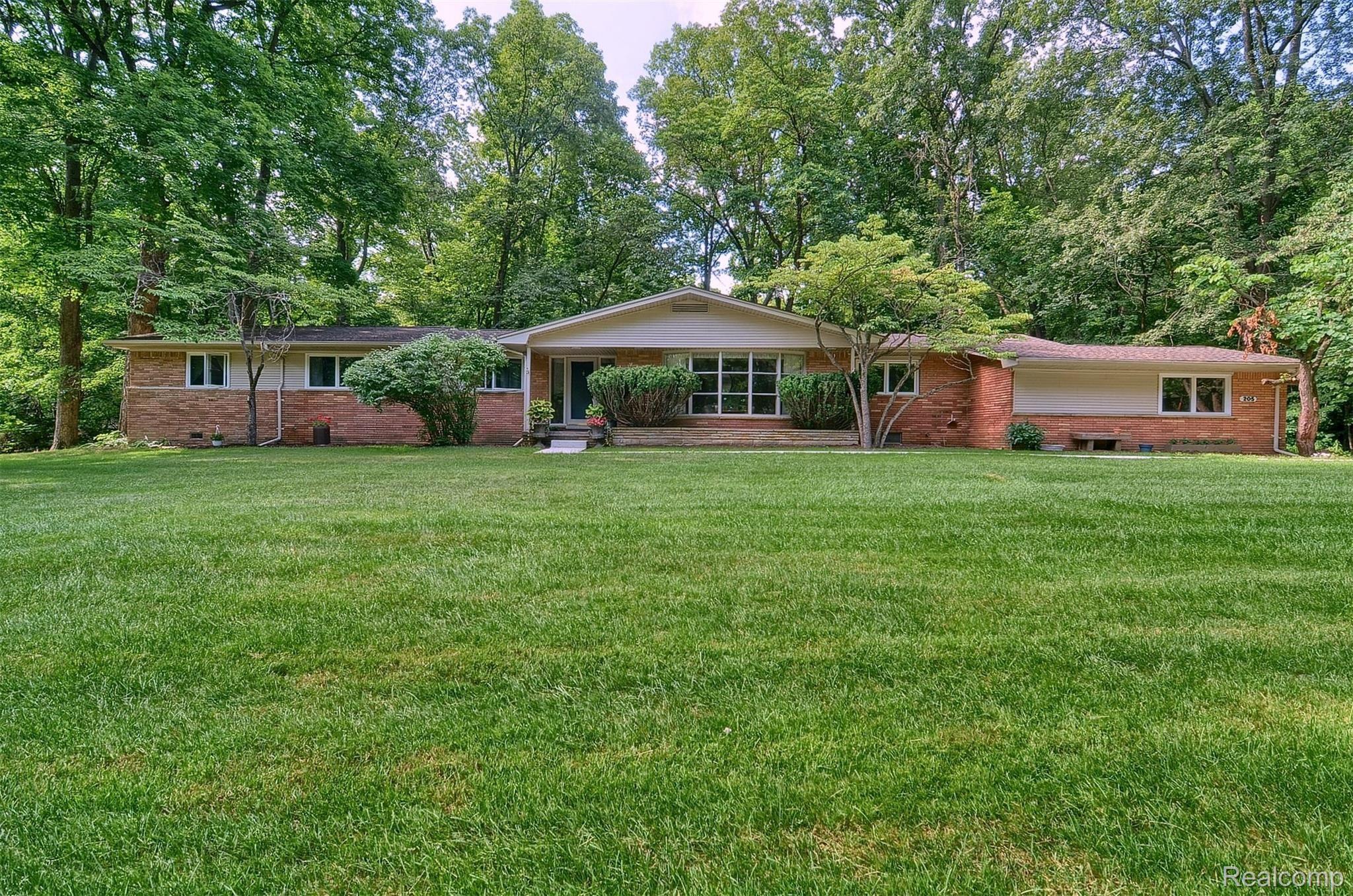 205 Wimberly Drive Rochester, MI 48306 - Photo 1 of 30 205 Wimberly Front.jpg