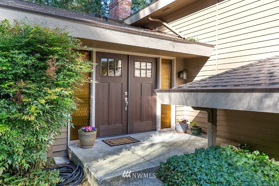 9050 Ridgeview Circle West University Place, WA 98466 - Photo 2 of 31 Gallery Image 2