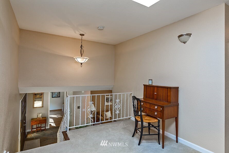 9050 Ridgeview Circle West University Place, WA 98466 - Photo 11 of 31 Gallery Image 11