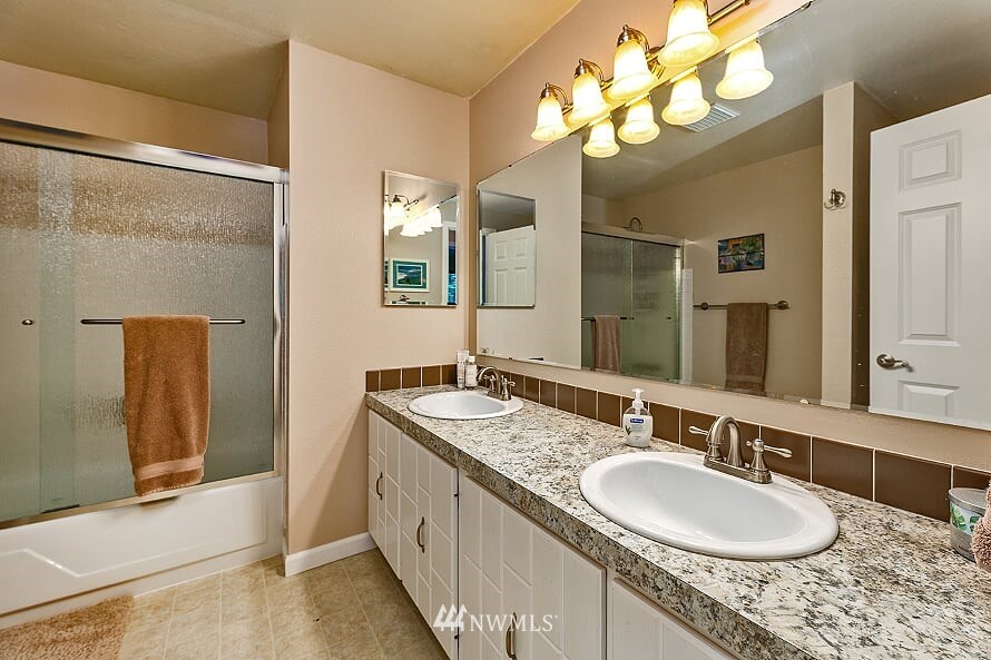 9050 Ridgeview Circle West University Place, WA 98466 - Photo 16 of 31 Gallery Image 16