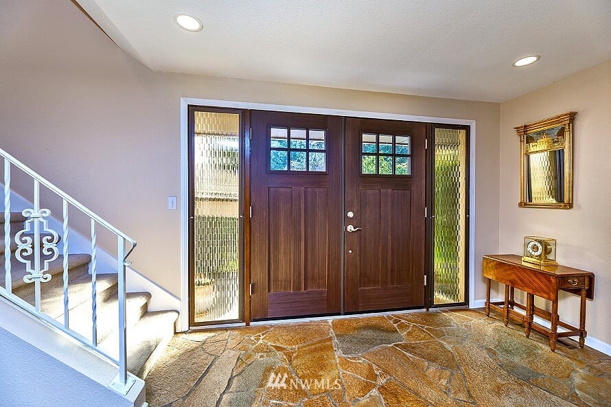 9050 Ridgeview Circle West University Place, WA 98466 - Photo 3 of 31 Gallery Image 3