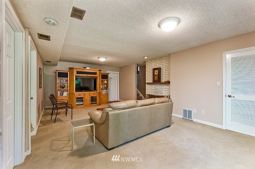 9050 Ridgeview Circle West University Place, WA 98466 - Photo 23 of 31 Gallery Image 23