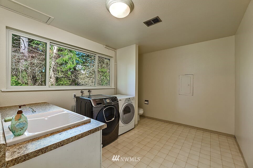 9050 Ridgeview Circle West University Place, WA 98466 - Photo 25 of 31 Gallery Image 25