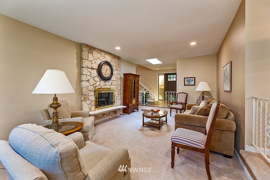 9050 Ridgeview Circle West University Place, WA 98466 - Photo 5 of 31 Gallery Image 5