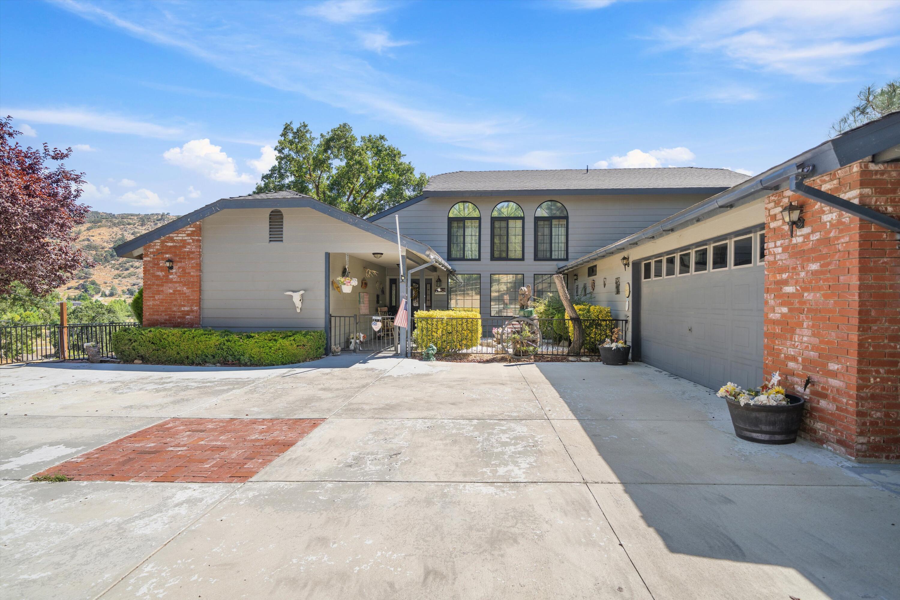 26460 Brian Place Tehachapi, CA 93561 - Photo 1 of 50 a front view of house with yard