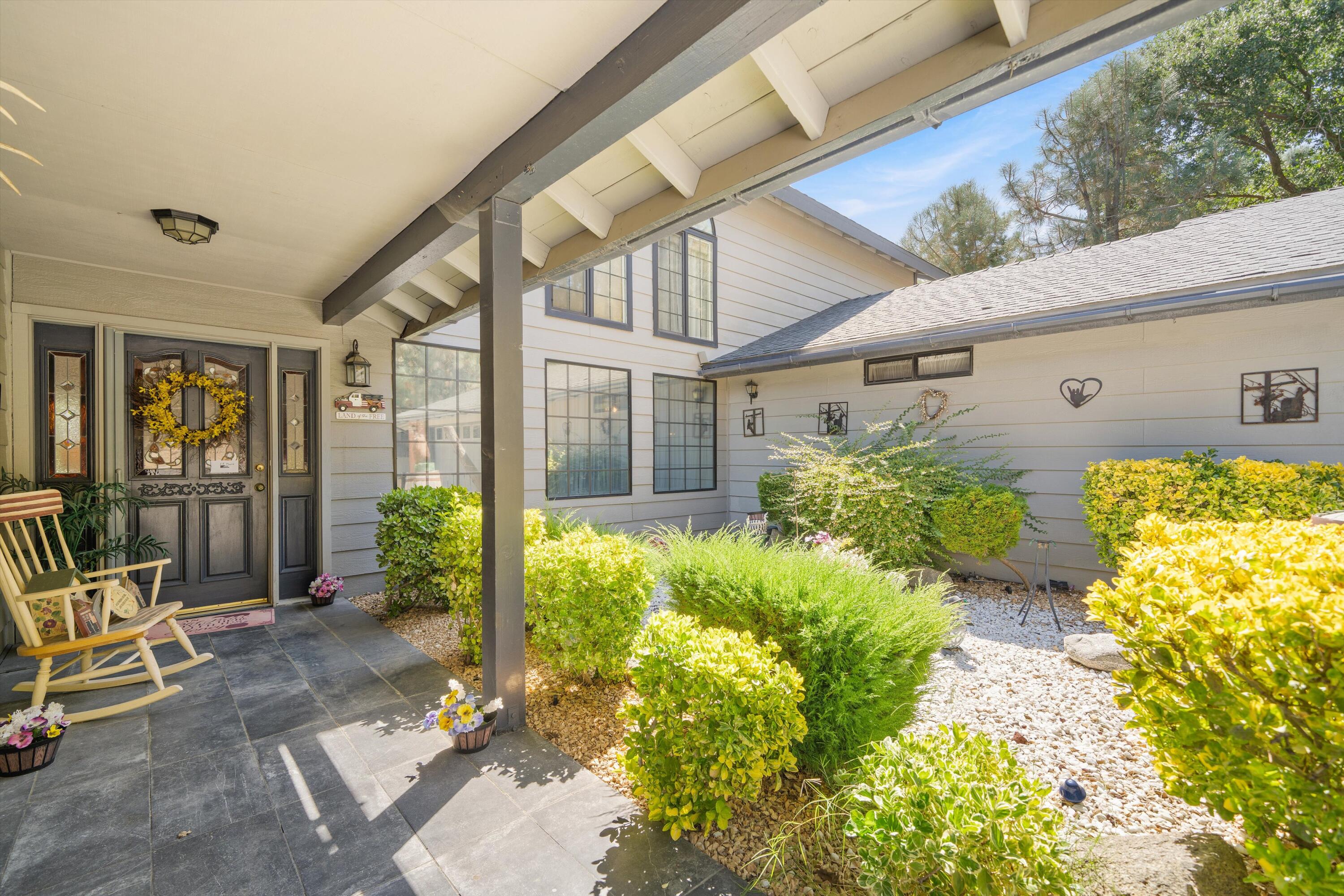 26460 Brian Place Tehachapi, CA 93561 - Photo 2 of 50 a front view of a house with garden