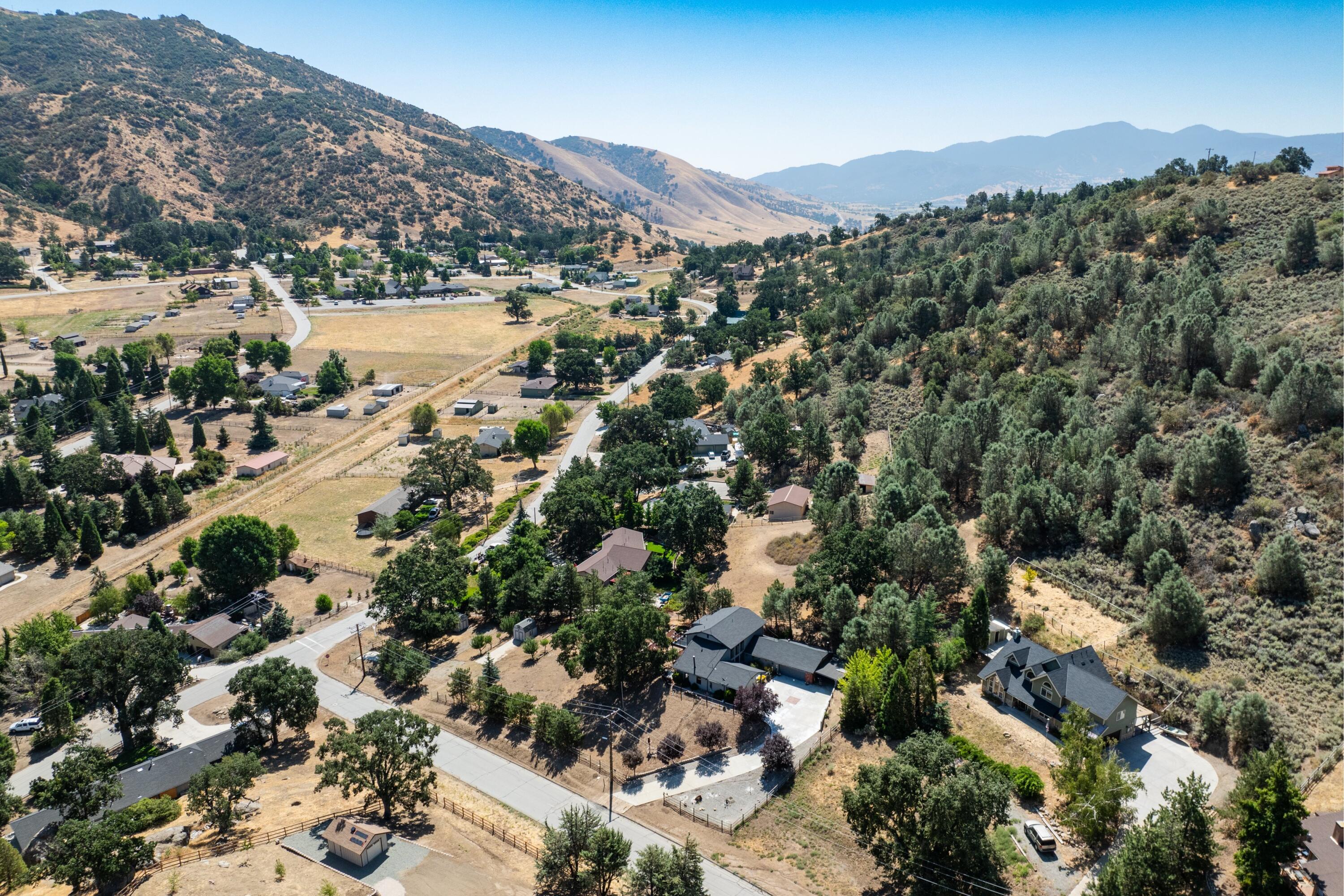 26460 Brian Place Tehachapi, CA 93561 - Photo 47 of 50 a view of a city
