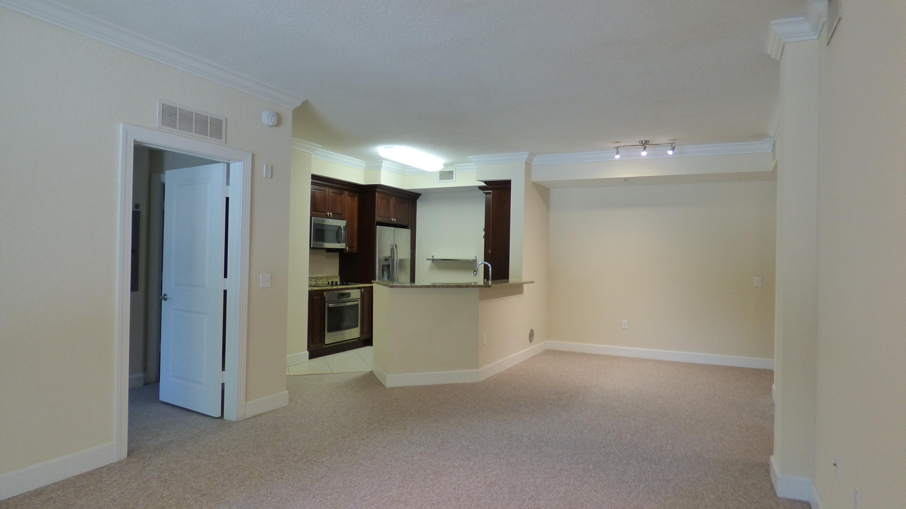1660 Renaissance Commons Boulevard, Unit 2118 Boynton Beach, FL 33426 - Photo 6 of 19 P1020359