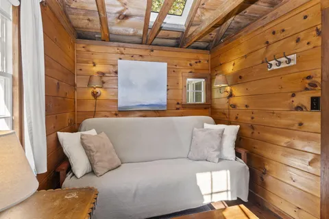 a view of entryway with couch