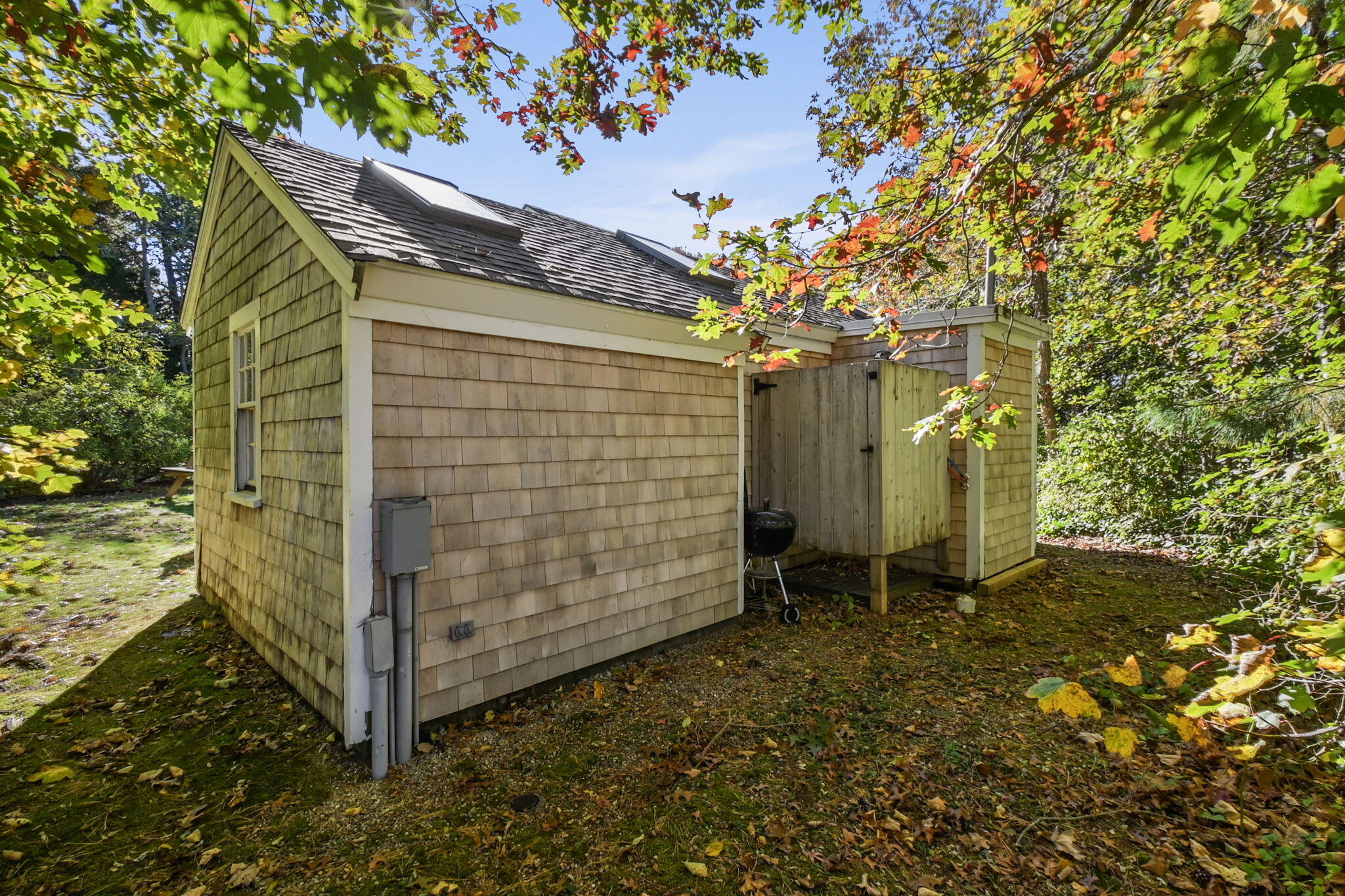 1975 State Highway, Unit 5 Eastham, MA 02642 - Photo 23 of 28 a backyard of a house