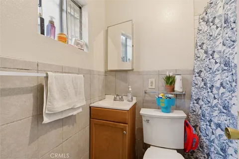 $849,995 | 725 East 40th Place, Los Angeles, CA 90011