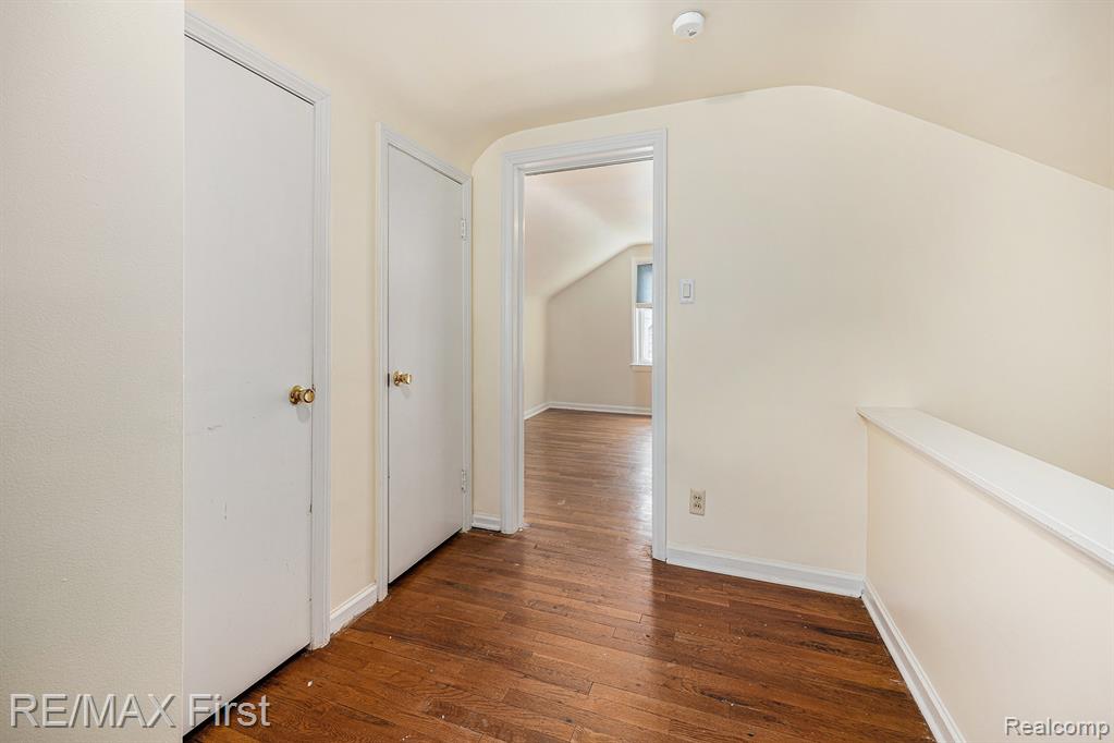 1070 Hampton Road Grosse Pointe Woods, MI 48236 - Photo 14 of 22
