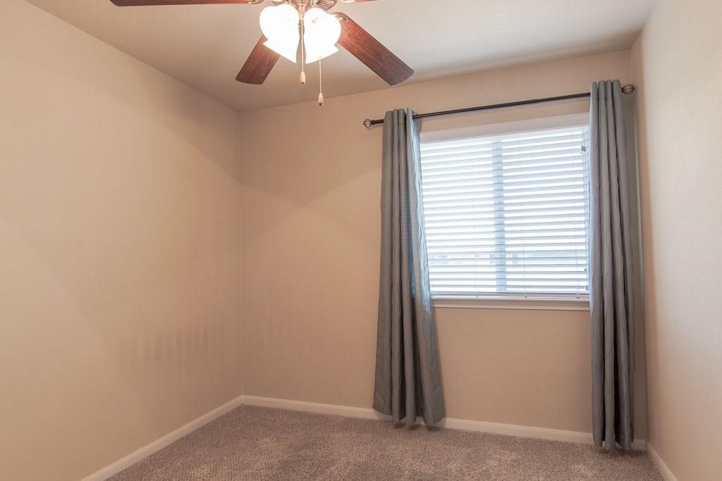 636 Lookout Tree Lane Round Rock, TX 78664 - Photo 15 of 23 an empty room with a window