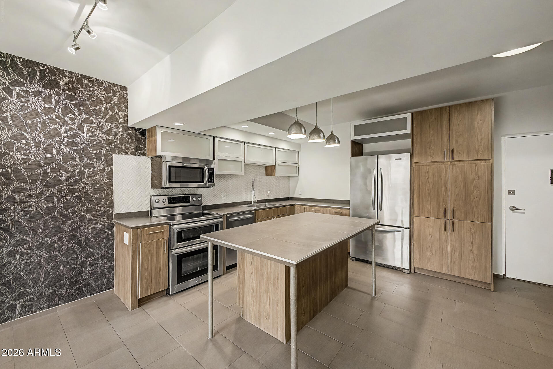 355 East Thomas Road, Unit B106 Phoenix, AZ 85012 - Photo 7 of 21