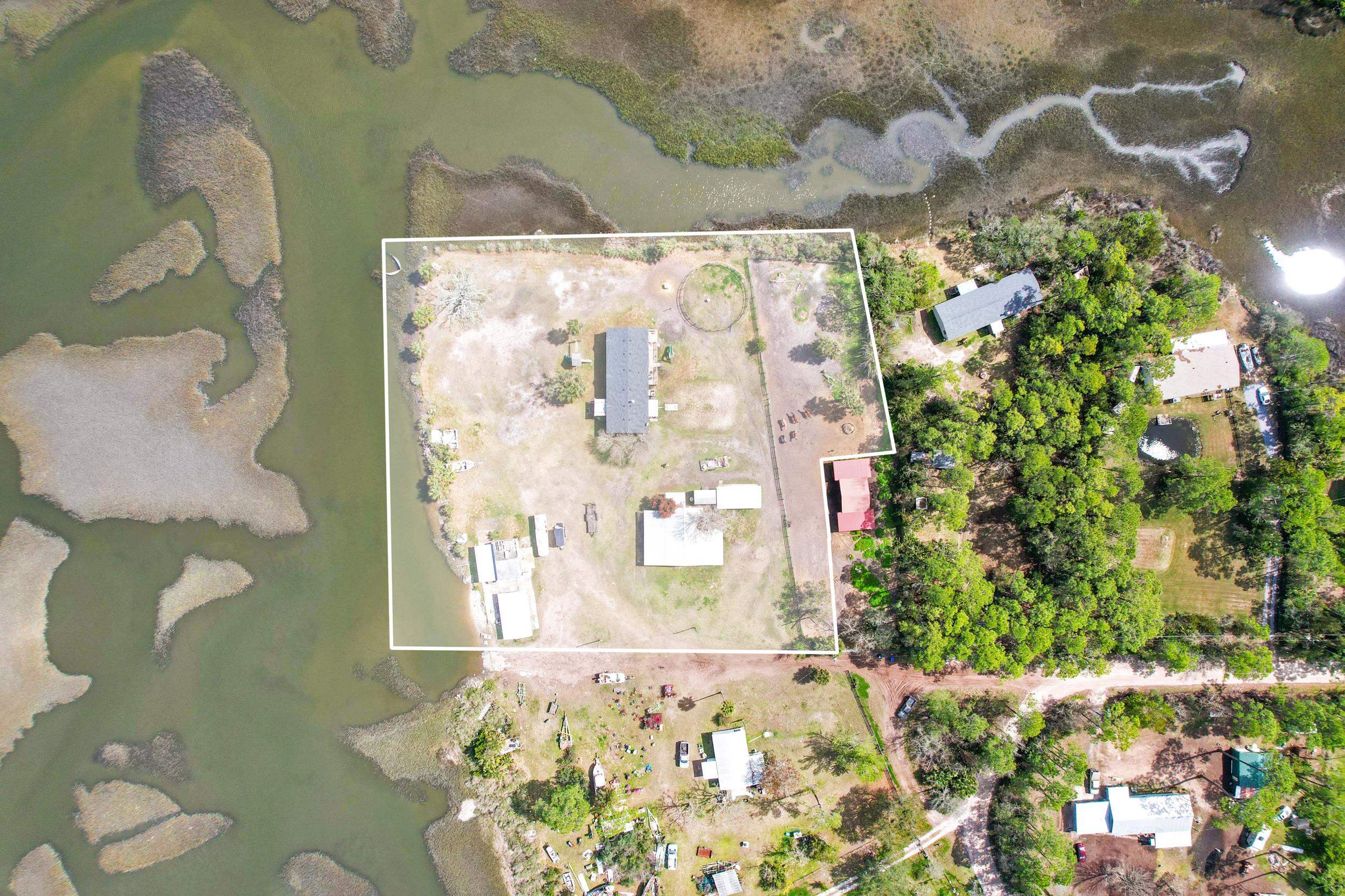 490 Coopers Cove Road St. Augustine, FL 32095 - Photo 5 of 13 a vase of flowers sitting on a table