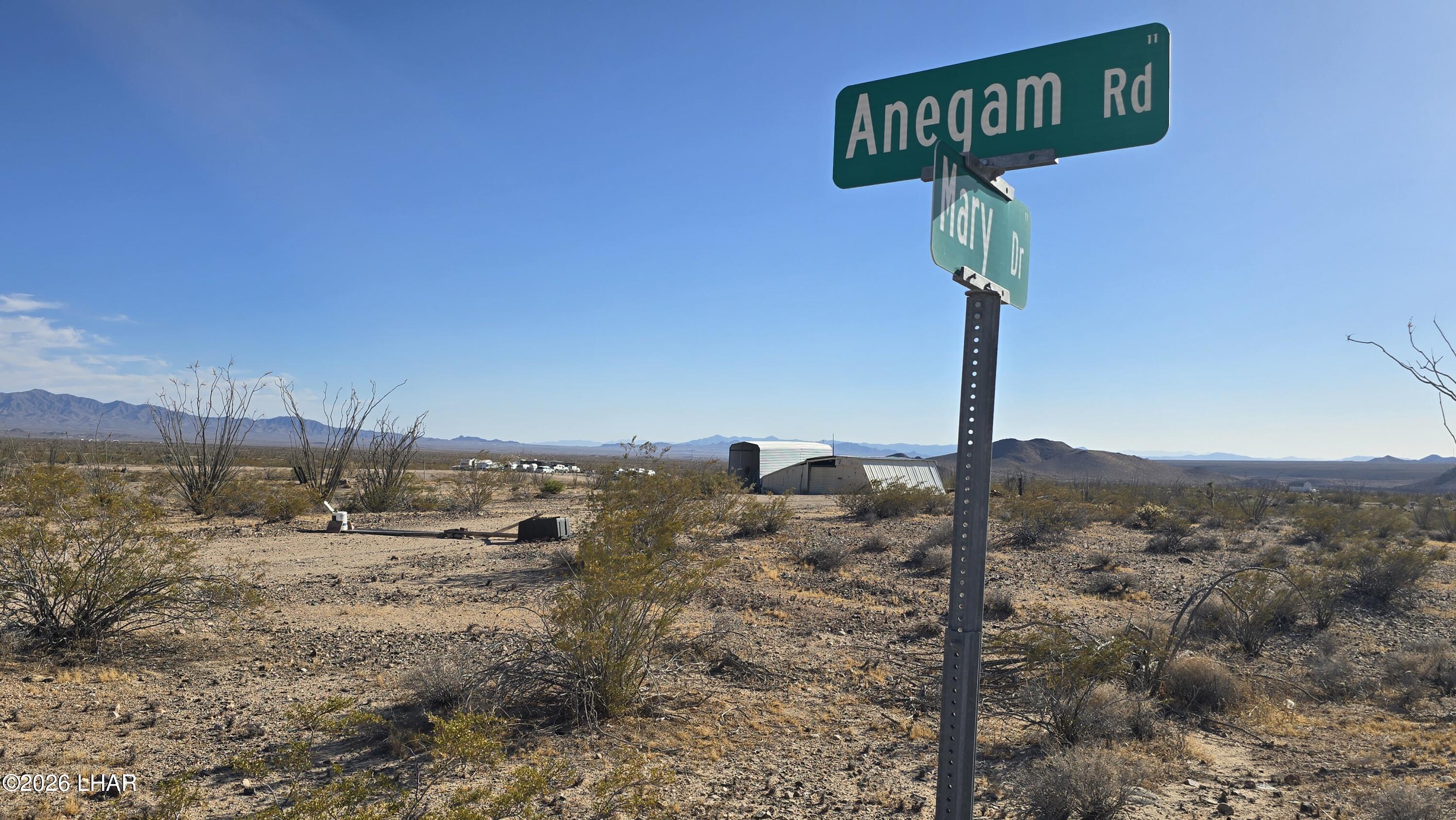 14279 Anegam Road Yucca, AZ 86438 - Photo 13 of 38
