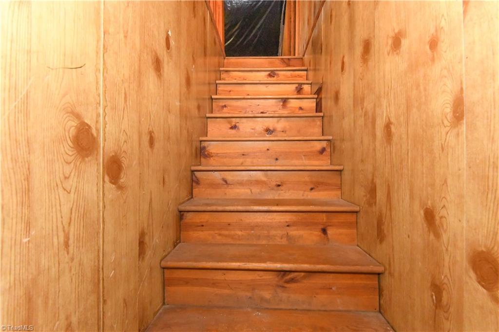 1402 Oak Ridge Road Kernersville, NC 27284 - Photo 18 of 28 Staircase to Loft