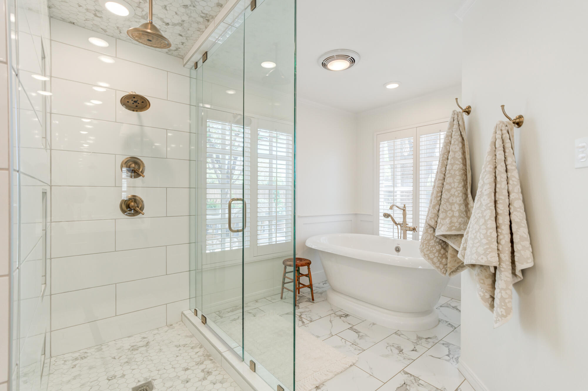 4407 13th Street Lubbock, TX 79416 - Photo 48 of 88 a bathroom with a bathtub and a shower