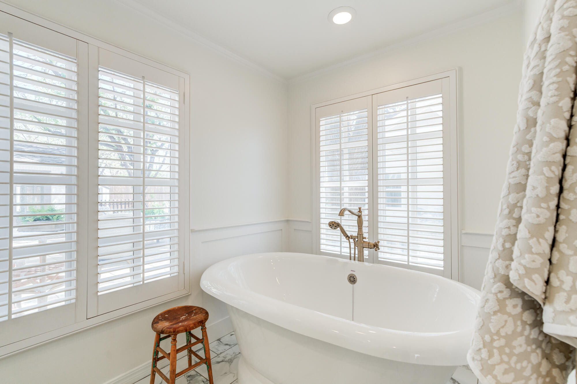4407 13th Street Lubbock, TX 79416 - Photo 49 of 88 a white bath tub sitting next to a window