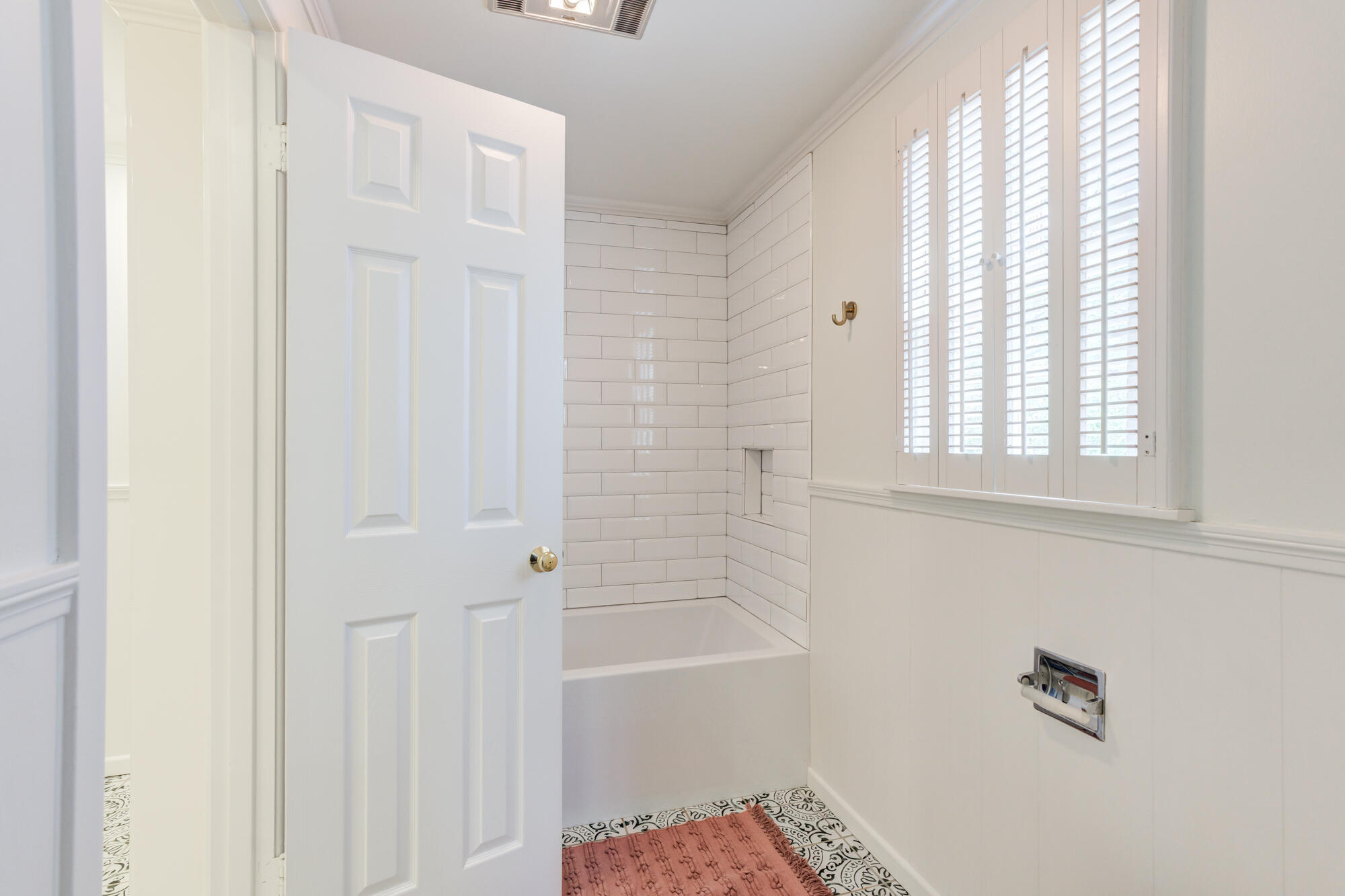4407 13th Street Lubbock, TX 79416 - Photo 55 of 88 a bathroom with a bathtub and shower
