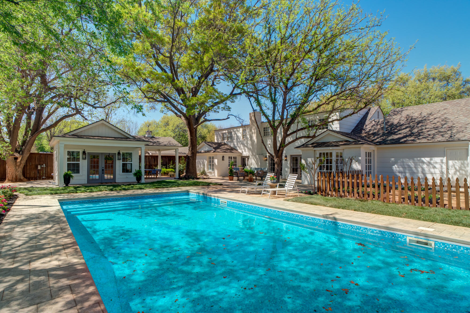 4407 13th Street Lubbock, TX 79416 - Photo 75 of 88 a front view of house with yard and green space