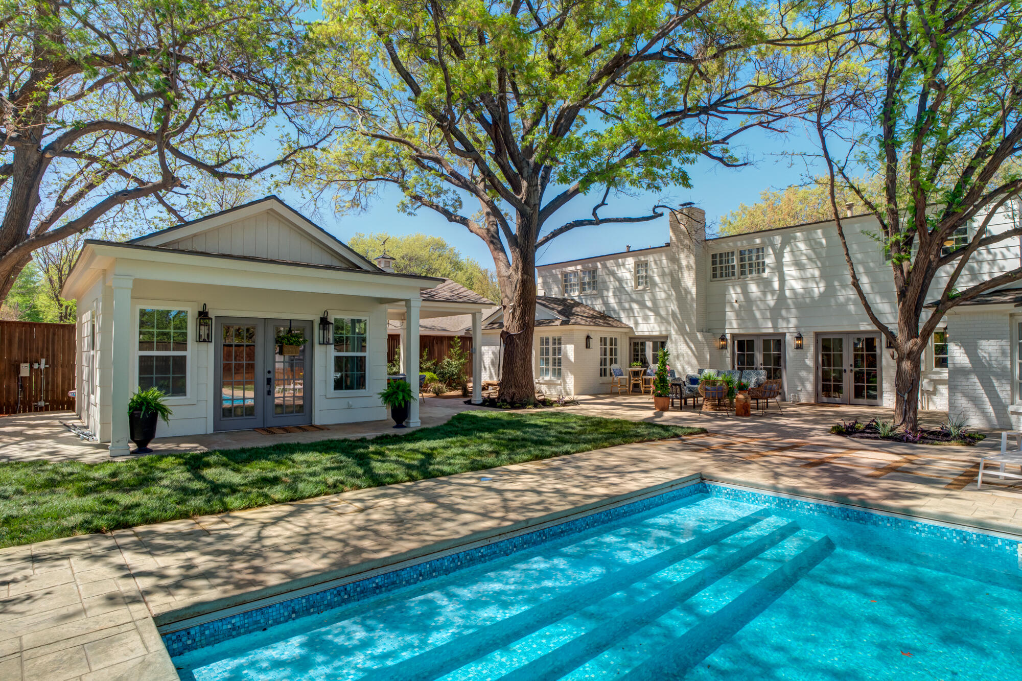 4407 13th Street Lubbock, TX 79416 - Photo 76 of 88 a front view of a house with garden
