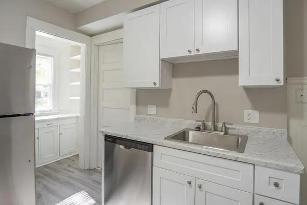 $3,299 | 1606 Concordia Avenue, St. Paul, MN 55104