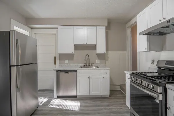 $3,299 | 1606 Concordia Avenue, St. Paul, MN 55104