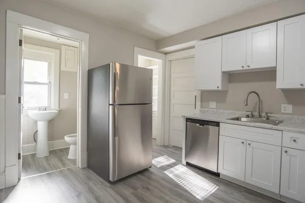 $3,299 | 1606 Concordia Avenue, St. Paul, MN 55104