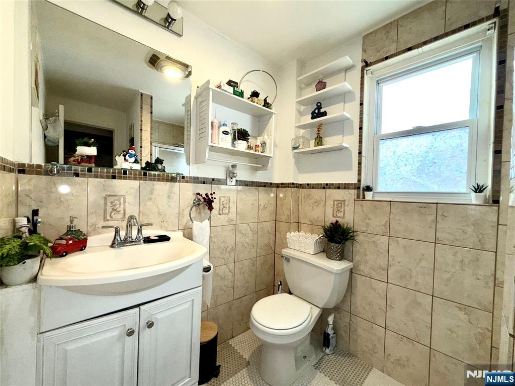 92 Maple Avenue Wallington, NJ 07057 - Photo 6 of 7