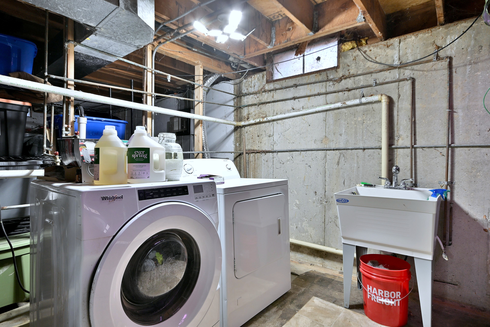 518 Emerson Circle Bolingbrook, IL 60440 - Photo 16 of 29 a utility room with dryer and washer