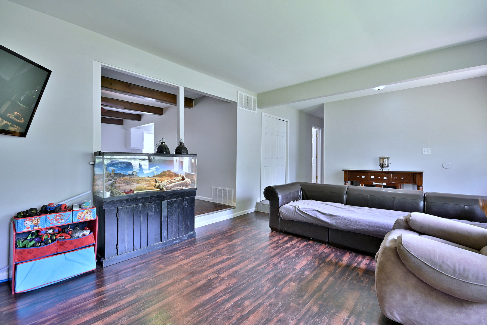 518 Emerson Circle Bolingbrook, IL 60440 - Photo 7 of 29 a living room with furniture and wooden floor