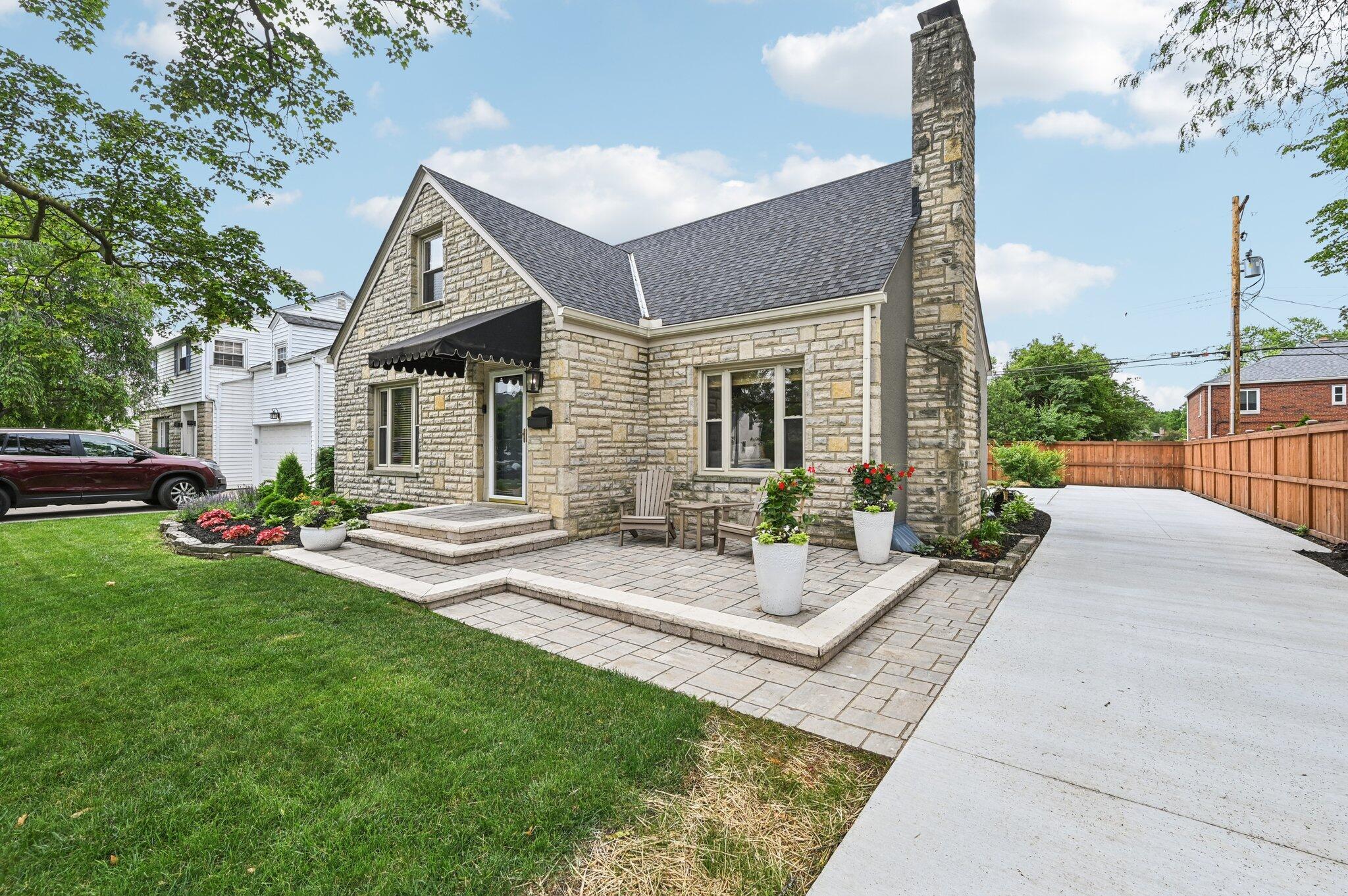 1537 Barrington Road Columbus, OH 43221 - Photo 2 of 49 1-web-or-mls-Barrington Rd-1006-001