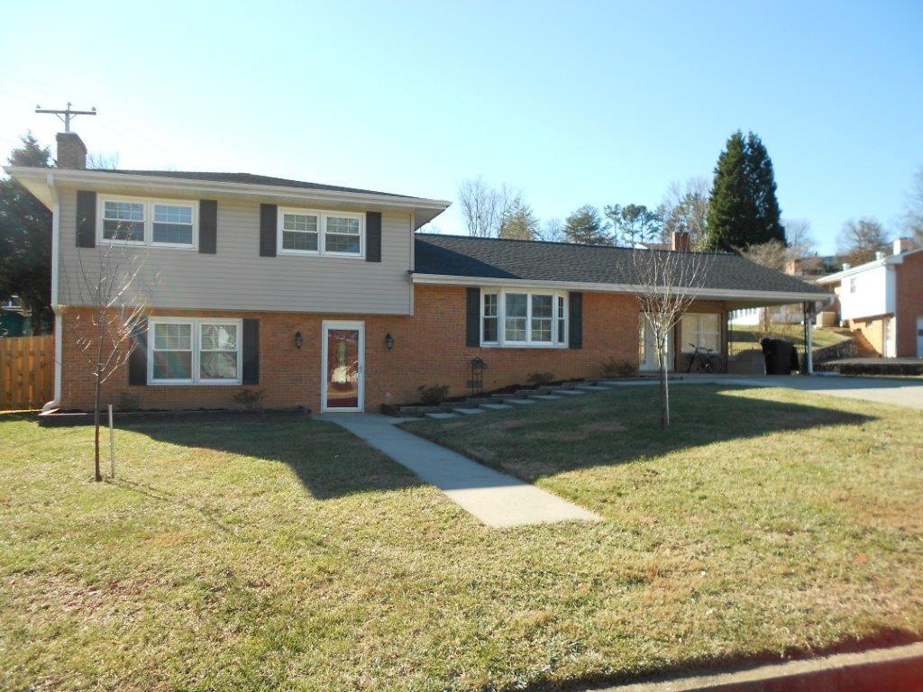 5620 Castle Rock Road Roanoke, VA 24018 - Photo 1 of 26 5620 Castle Rock Road Front DSCN3188