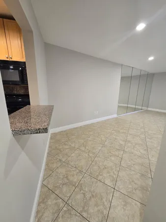 $1,700 | 4121 Stirling Road, Unit 205, Davie, FL 33314