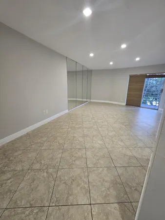 $1,700 | 4121 Stirling Road, Unit 205, Davie, FL 33314