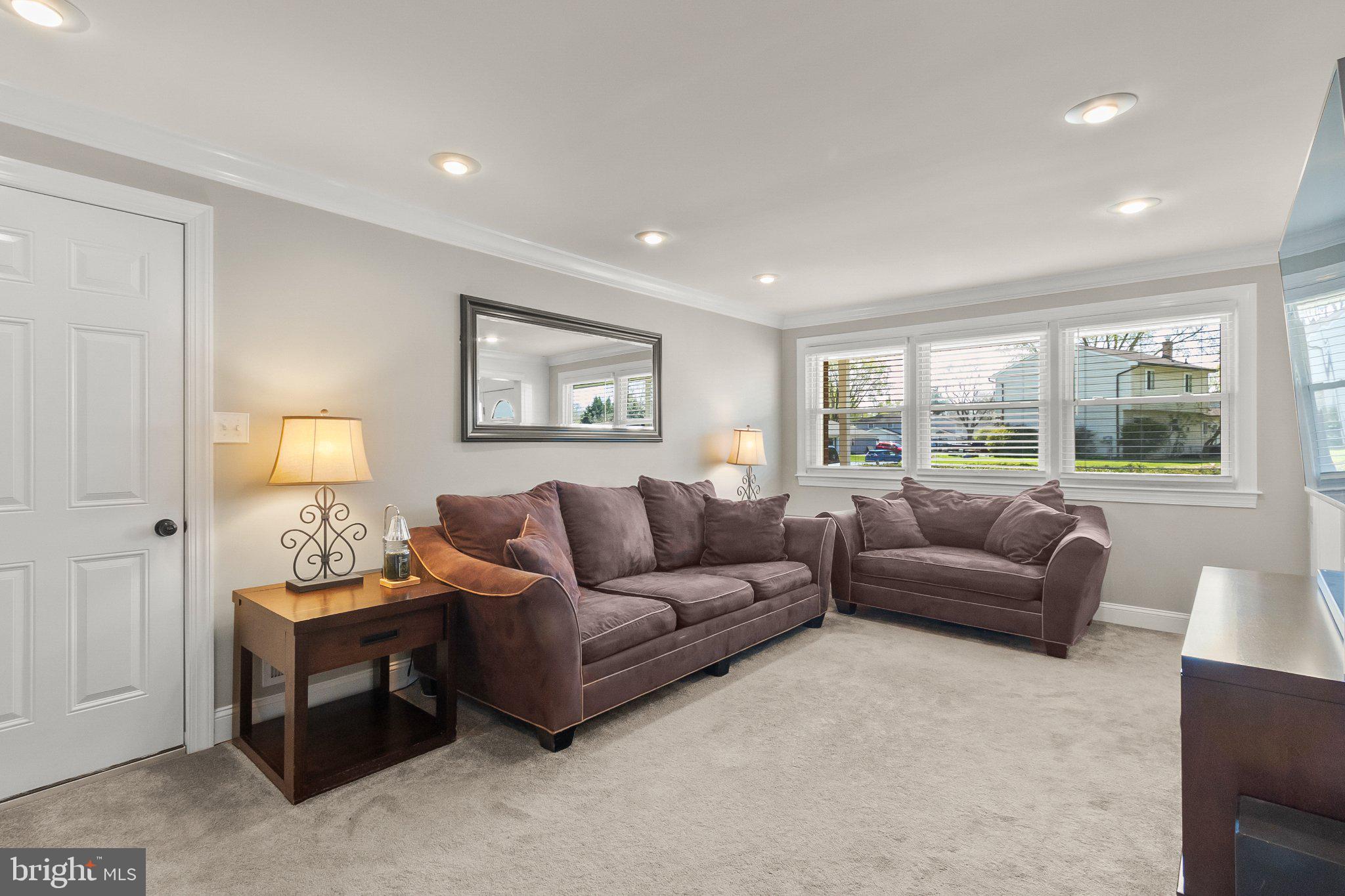8 Slates End Newark, DE 19702 - Photo 33 of 54 a living room with furniture and a window