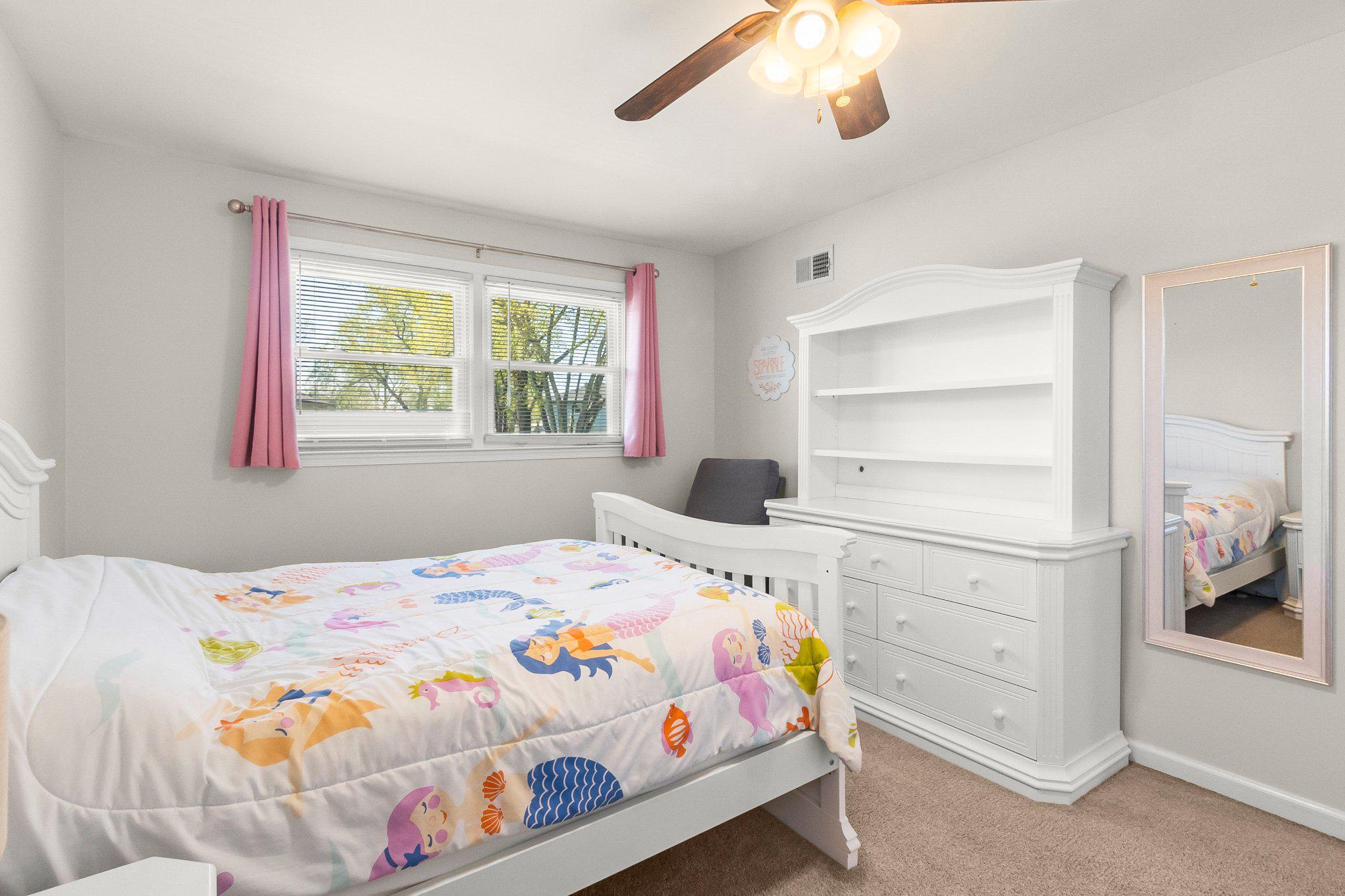 8 Slates End Newark, DE 19702 - Photo 52 of 54 a bedroom with a bed and a window