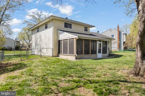 a view of a house with backyard and garden