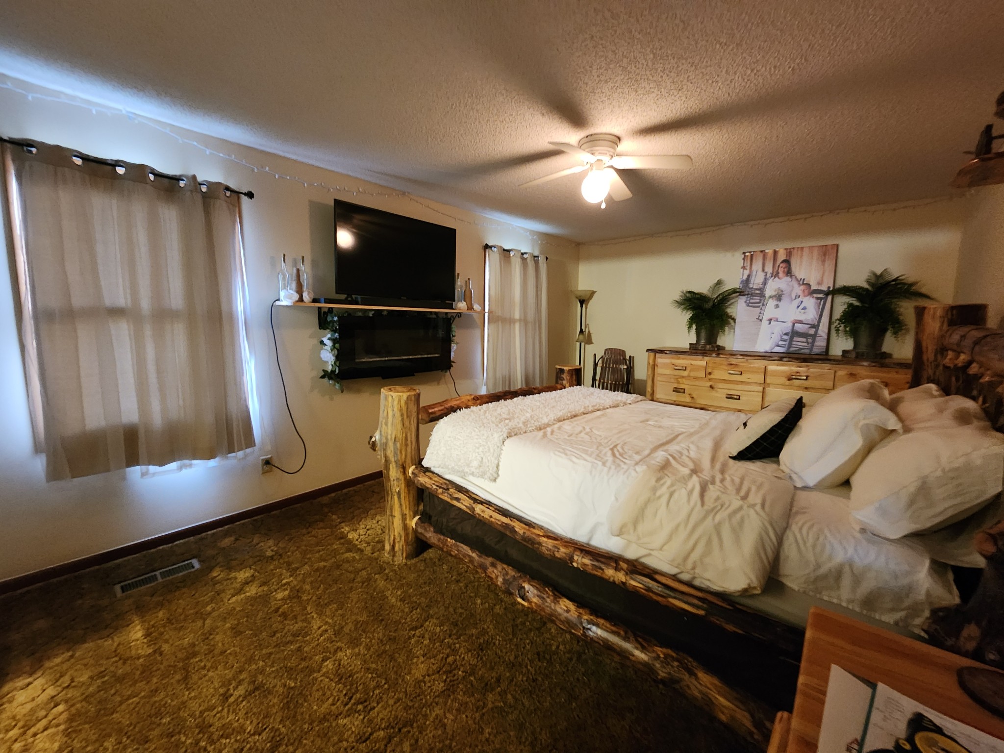 890 Tom Grissom Road Morrison, TN 37357 - Photo 9 of 17 a bed room with a bed and a television