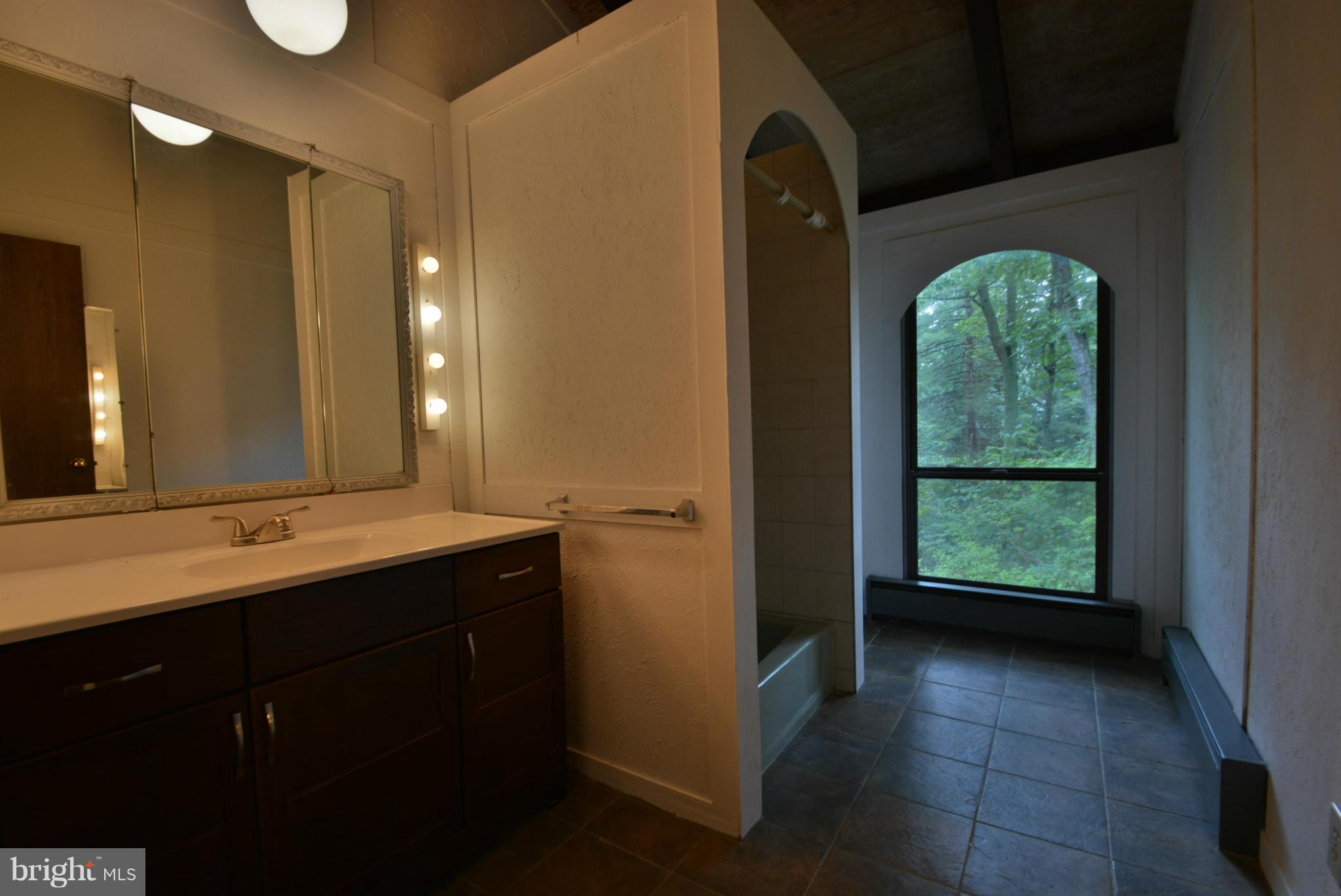 9370 Mountjoy Road Marshall, VA 20115 - Photo 20 of 23 Bath