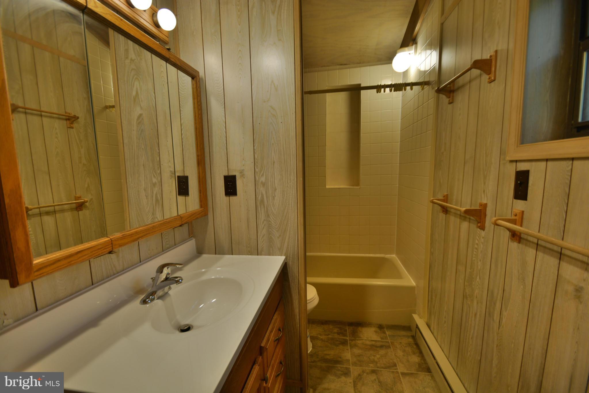 9370 Mountjoy Road Marshall, VA 20115 - Photo 22 of 23 Bath