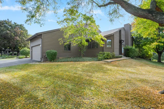 $325,000 | 106 Sumac Court, St. Charles, IL 60174