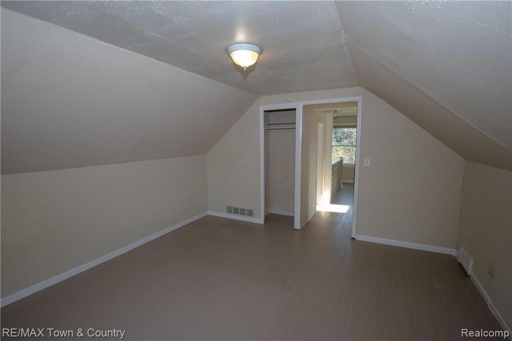 1406 Elms Road Flint, MI 48532 - Photo 27 of 39