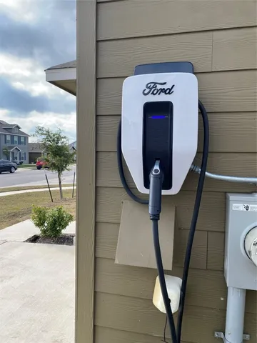 $1,800 | 13704 Knights Branch Drive, Elgin, TX 78621