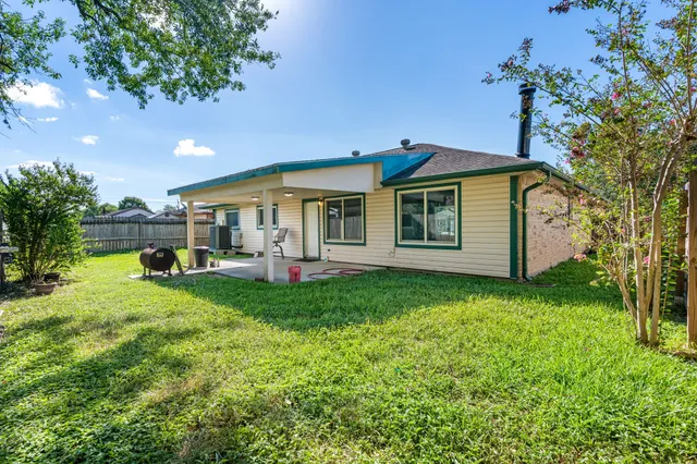 a view of a house with backyard porch and garden
